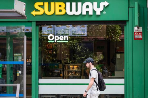 Photo of the outside of a Subway restaurant. 