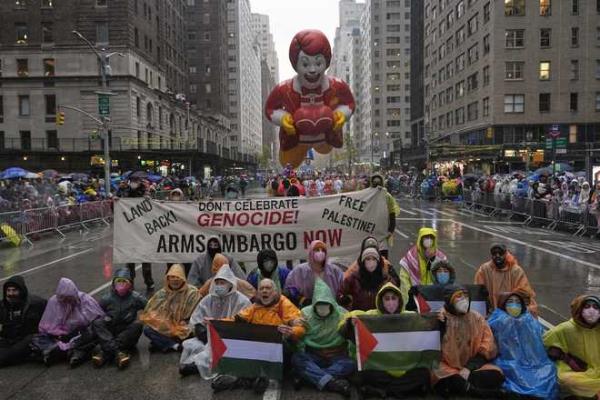 Pro-Palestinian&#x20;protesters&#x20;demonstrate&#x20;on&#x20;Sixth&#x20;Avenue&#x20;during&#x20;the&#x20;Macy&amp;apos&#x3B;s&#x20;Thanksgiving&#x20;Day&#x20;Parade,&#x20;Thursday,&#x20;Nov.&#x20;28,&#x20;2024,&#x20;in&#x20;New&#x20;York.&#x20;&#x28;AP&#x20;Photo&#x2F;Julia&#x20;Demaree&#x20;Nikhinson&#x29;