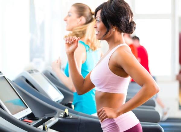 fit woman working out on treadmill, co<em></em>ncept of beginner treadmill workout for weight loss