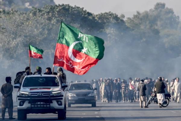 Imran Khan supporters breach lockdown in Pakistani capital