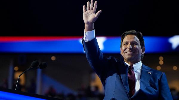 Ron DeSantis waves from the stage on Day 2 of the Republican Natio<em></em>nal Convention