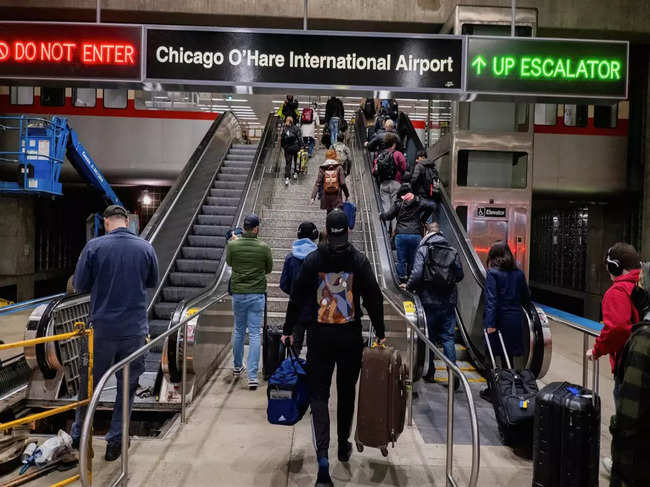 People travel for the Thanksgiving holiday at O'Hare Internatio<em></em>nal Airport in Chicago